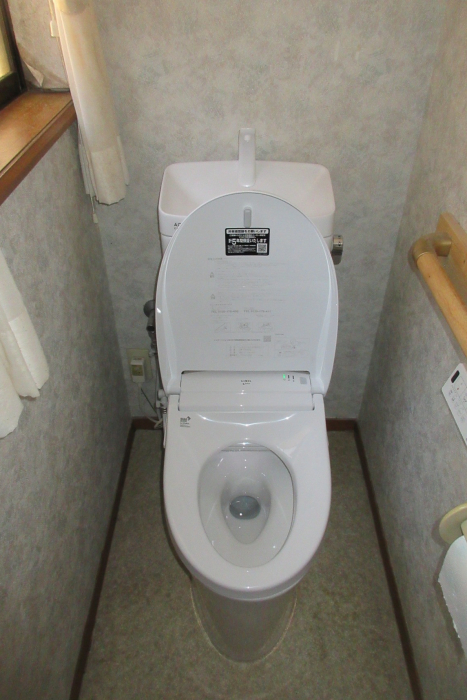 1階と2階のトイレの取り替え工事を1日で！