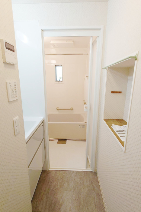 明るく華やかな浴室・洗面・トイレ空間に！【施工中写真有】
