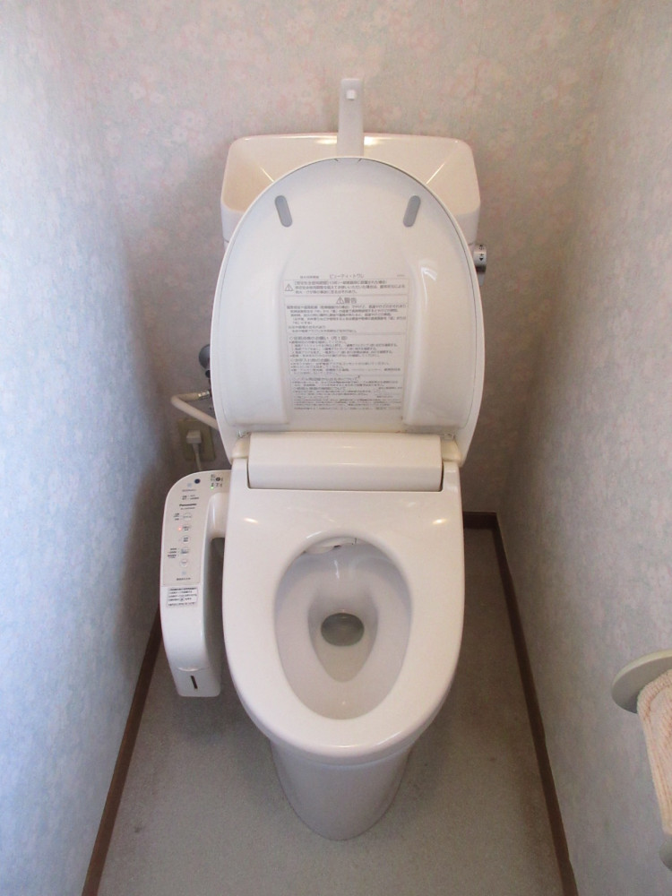 トイレを取り替えて1階の便座を2階に設置しました！