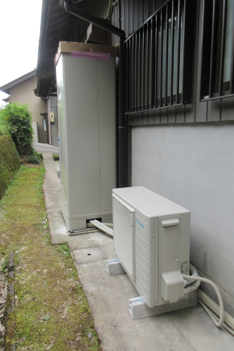 給湯器取替工事　エコフィールからエコキュートへ