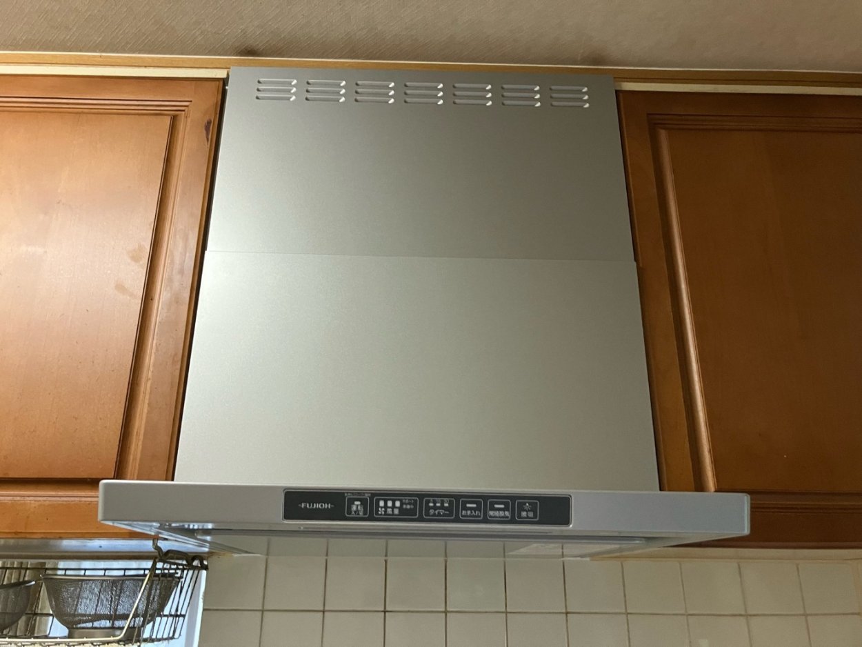 必要な機能が凝縮されたレンジフ―ドに取り替えました！