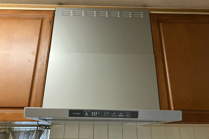 必要な機能が凝縮されたレンジフードに取り替えました！
