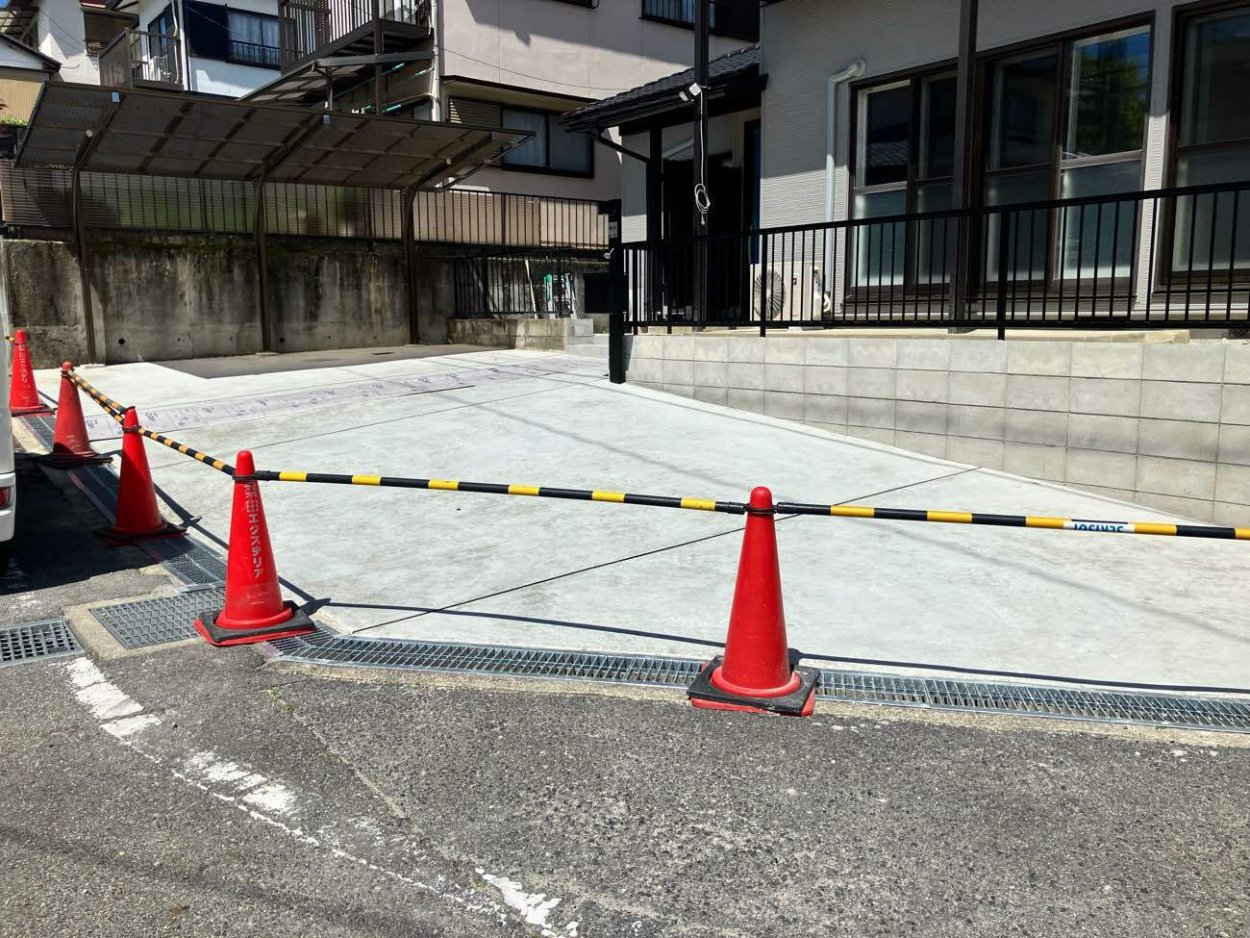 3台は余裕で停められるほどの駐車場になりました！