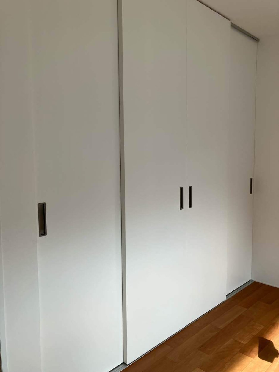 天井から床までの建具なのですっきりと空間も広く見えます！