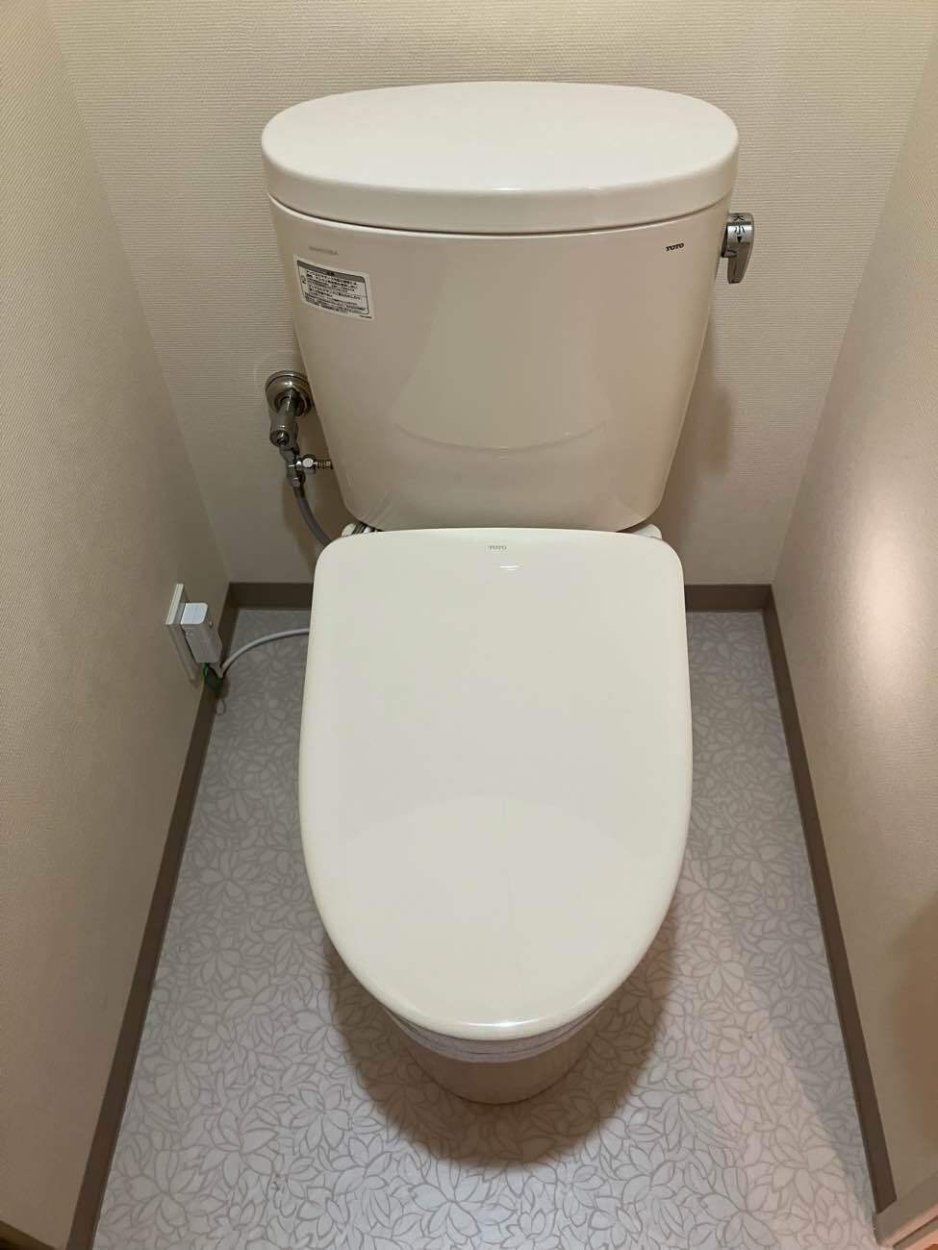 床の色も素敵なトイレに