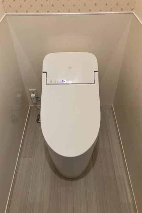 トイレ改装工事　腰壁パネルでお手入れしやすいトイレに