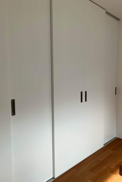 間仕切建具取付工事　特注建具
