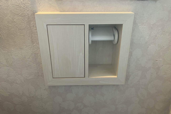 紙巻き器一体型埋込収納取替　特注家具
