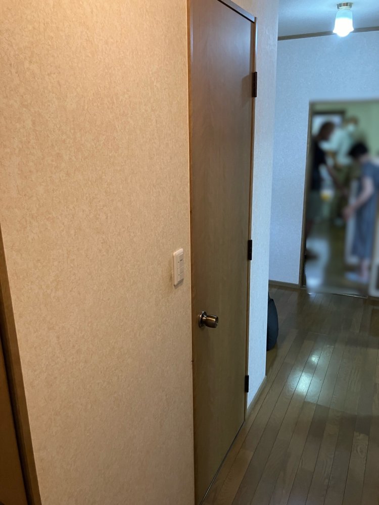 ドアから