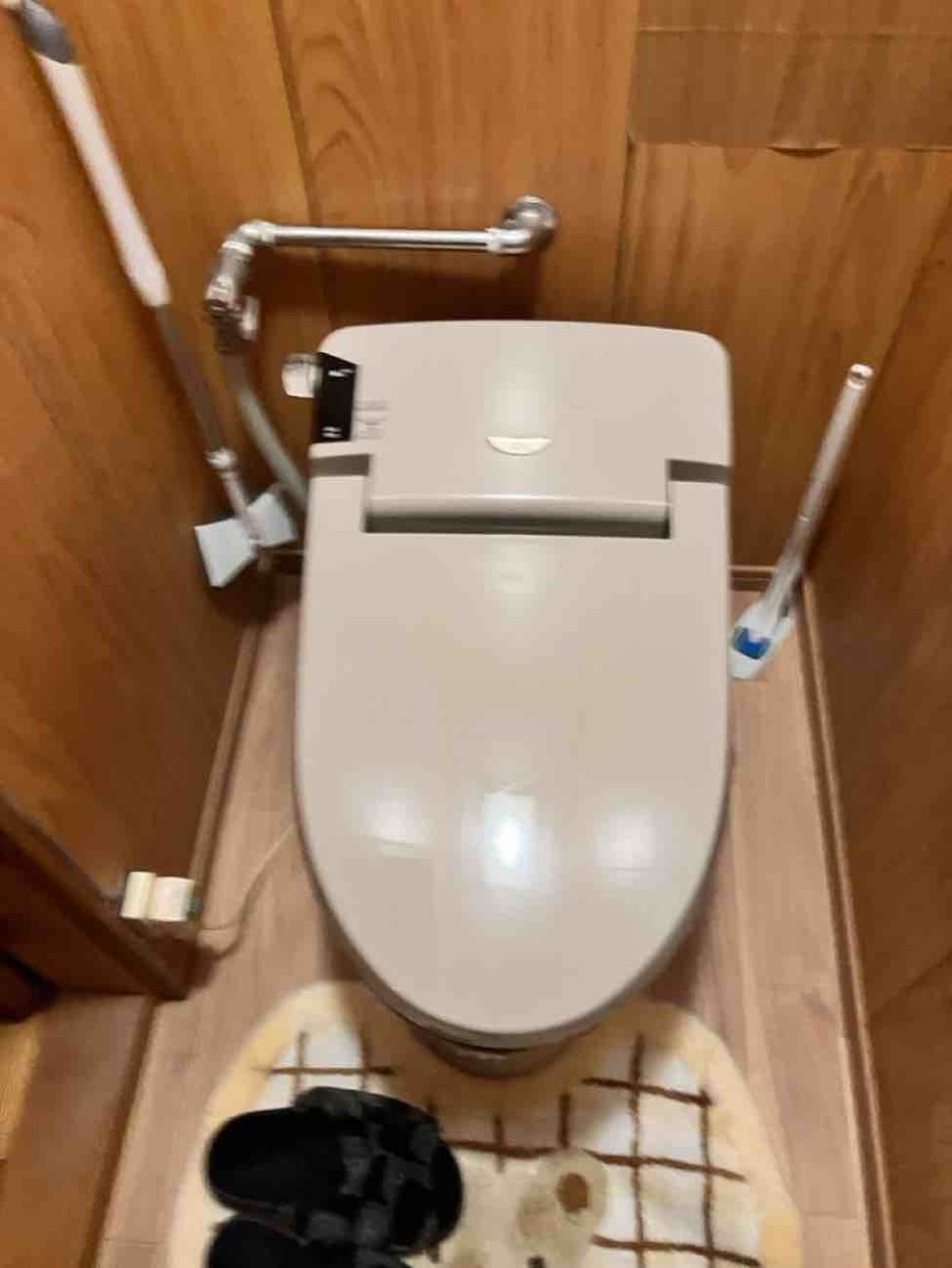 2Fのトイレが水漏れを起こしているので見て欲しい