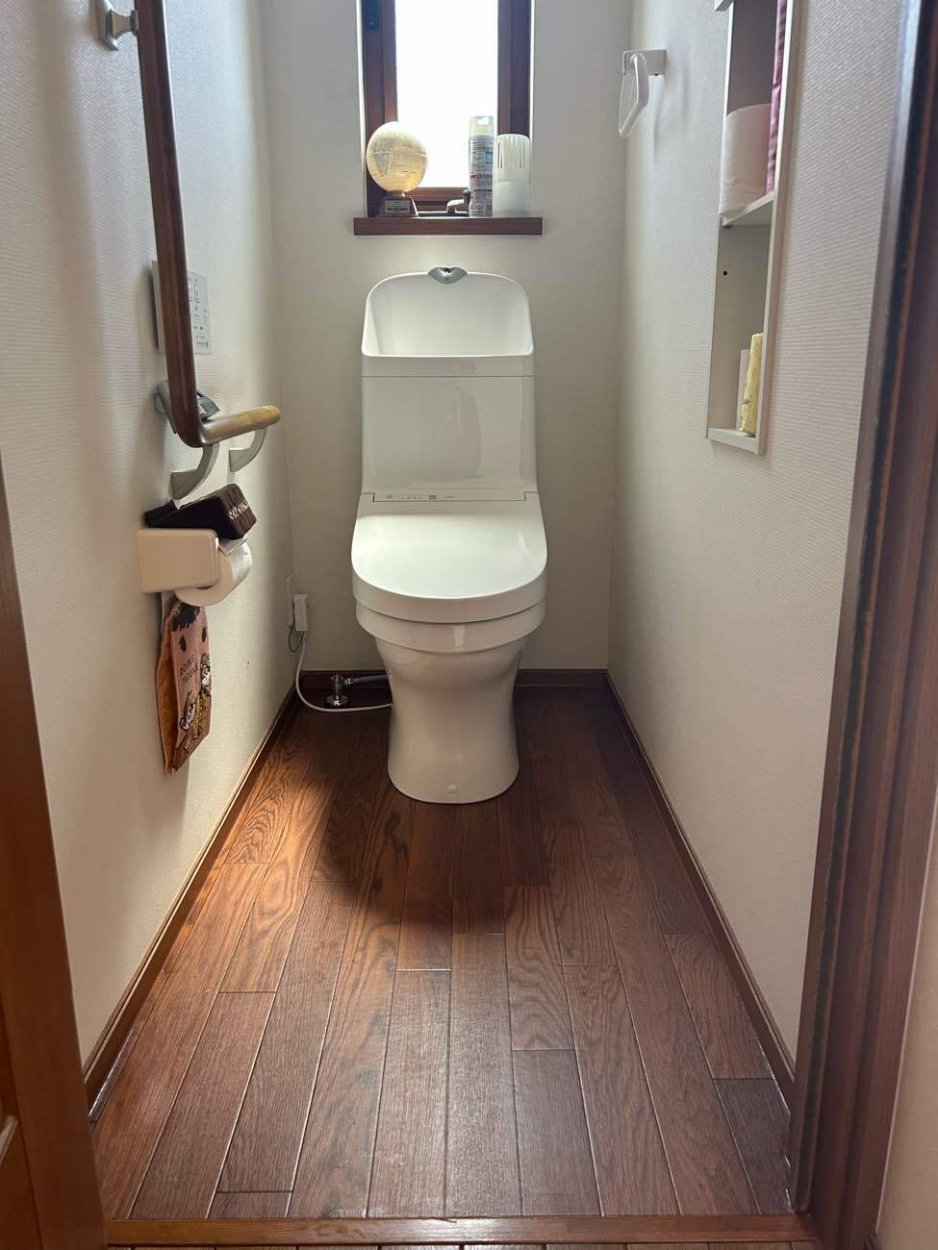 トイレの雰囲気がガラッと変わってとても素敵な空間になりました。