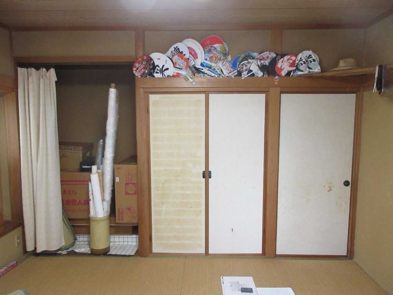 床の間をクローゼットにしたいなぁ…