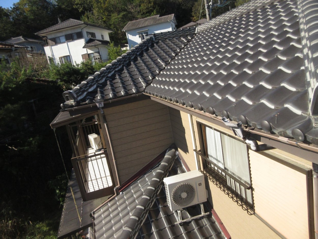 雨漏りをしているみたいですが、どこに頼めばいいのかわからないです。
