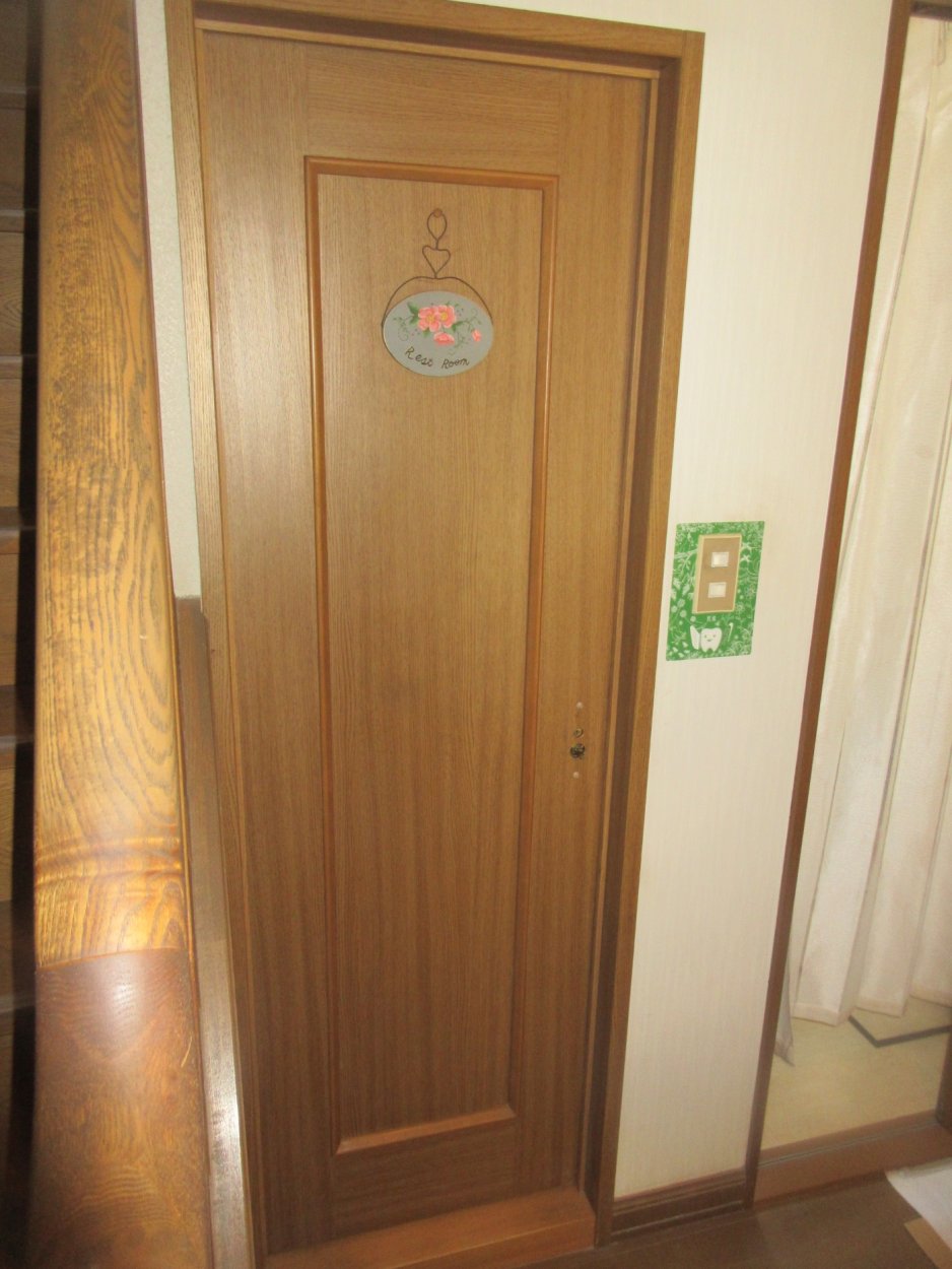 鍵が壊れてトイレから出られなくなりました。