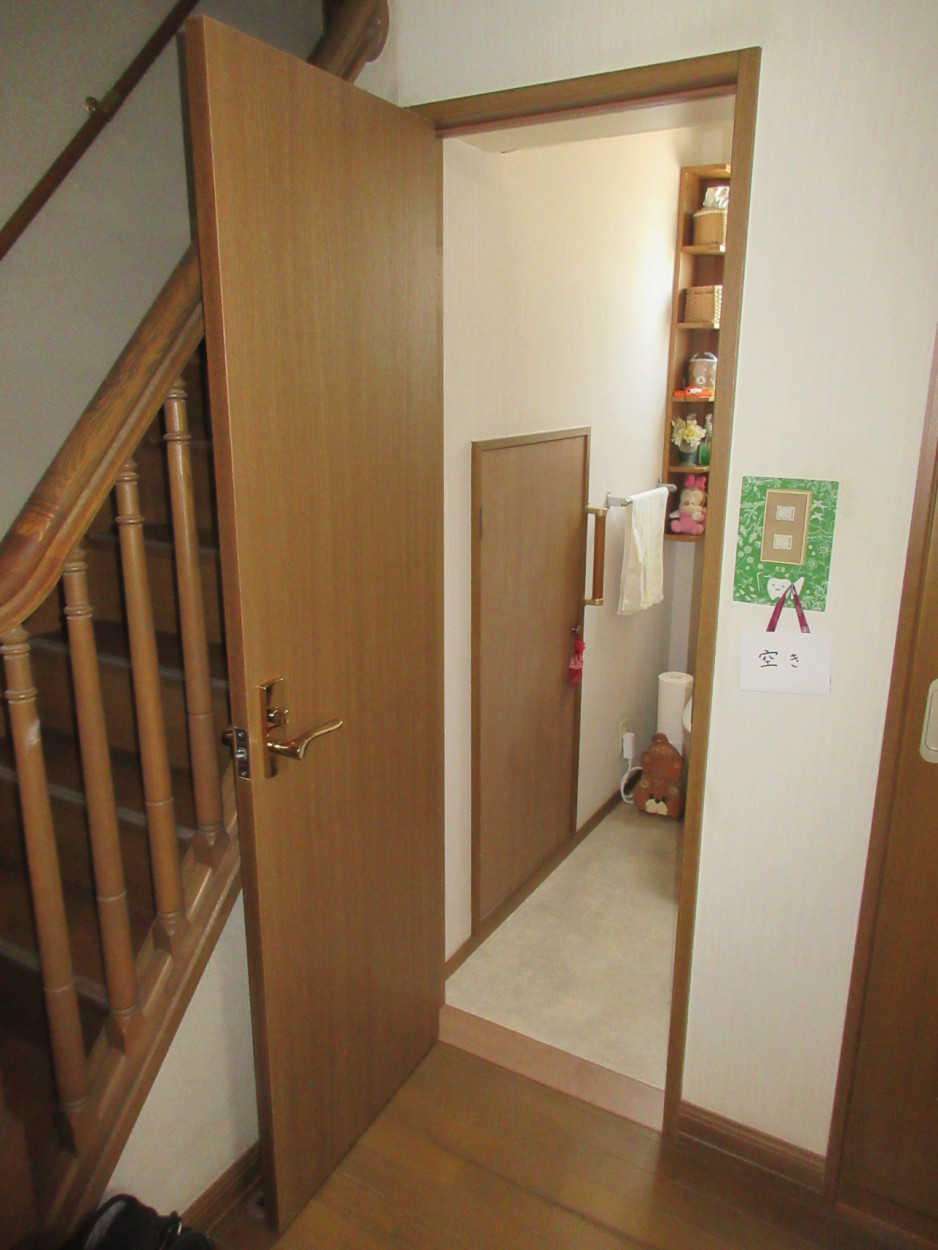 建具の勝手方向を変えて、敷居を無くしてバリアフリーに！