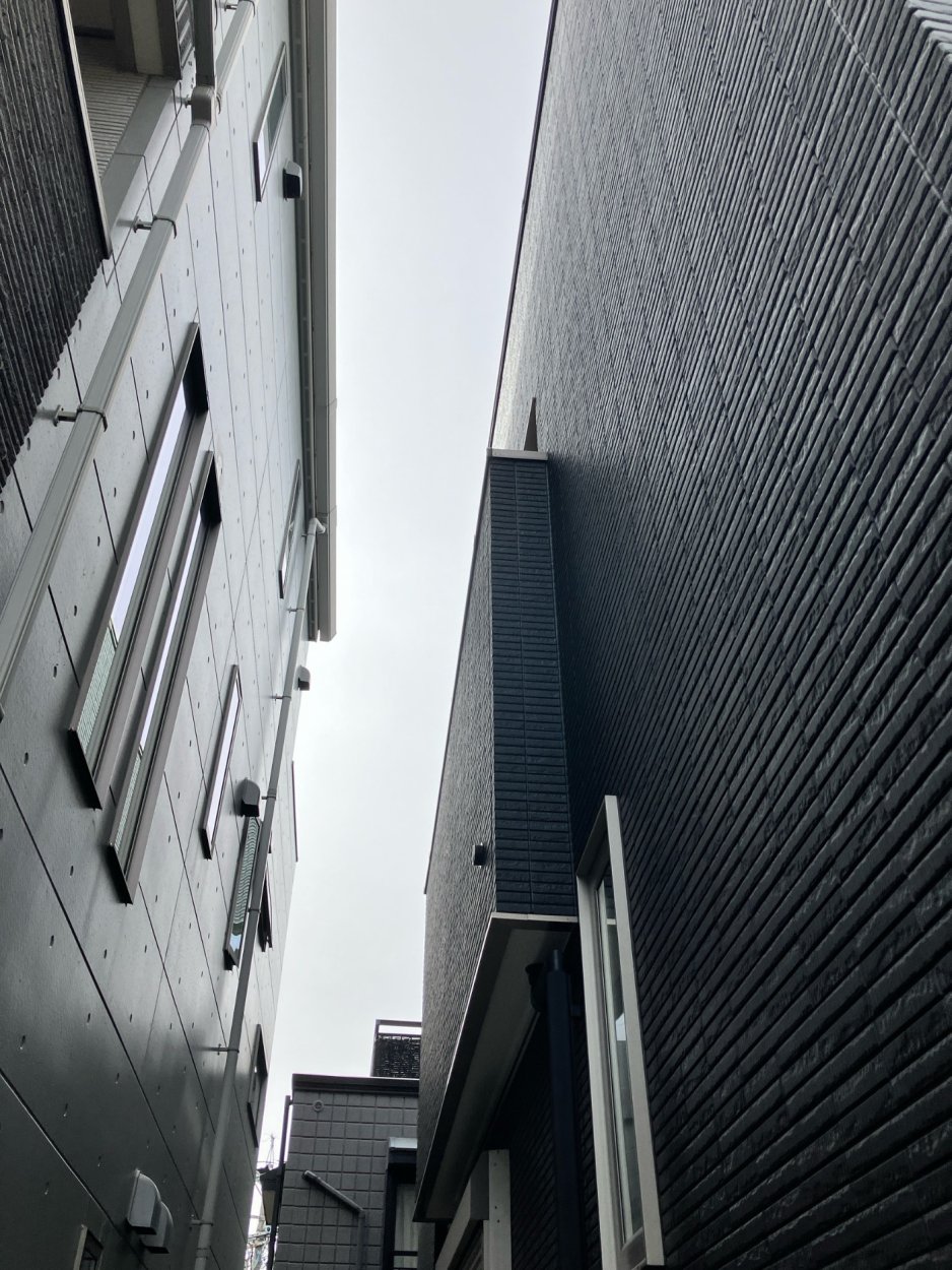 バルコニーが少し出ていて花粉や雨で洗濯物が干せなくて困っています。