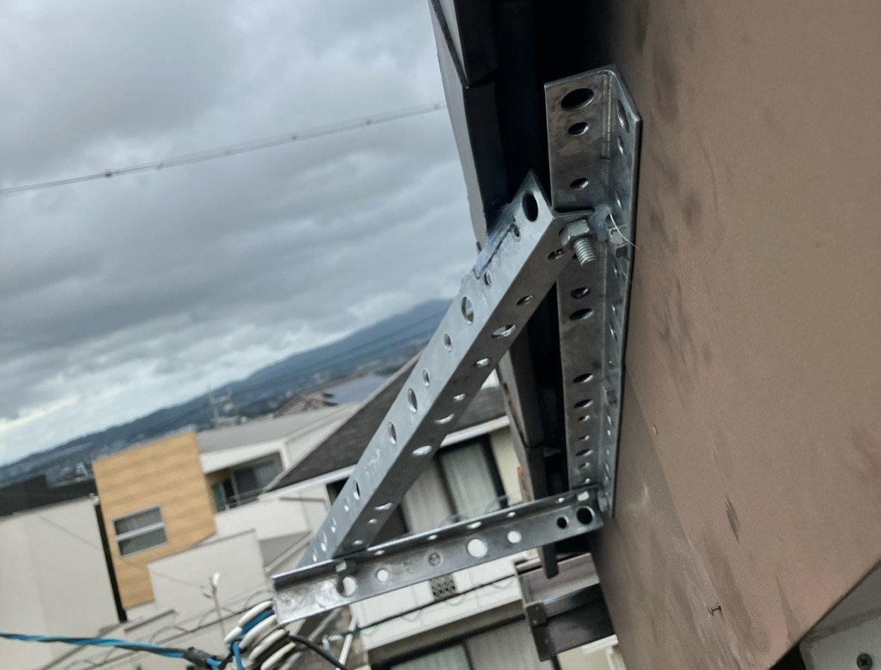 取り付け金具を取替て適度な長さにしました。