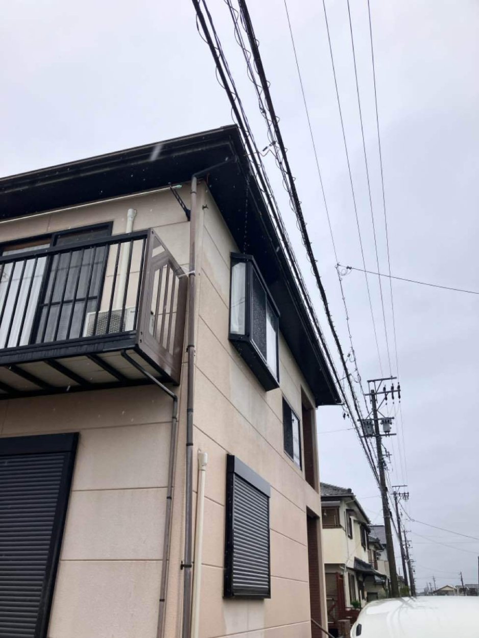 樋から雨水が漏れて困るので何とかして欲しい