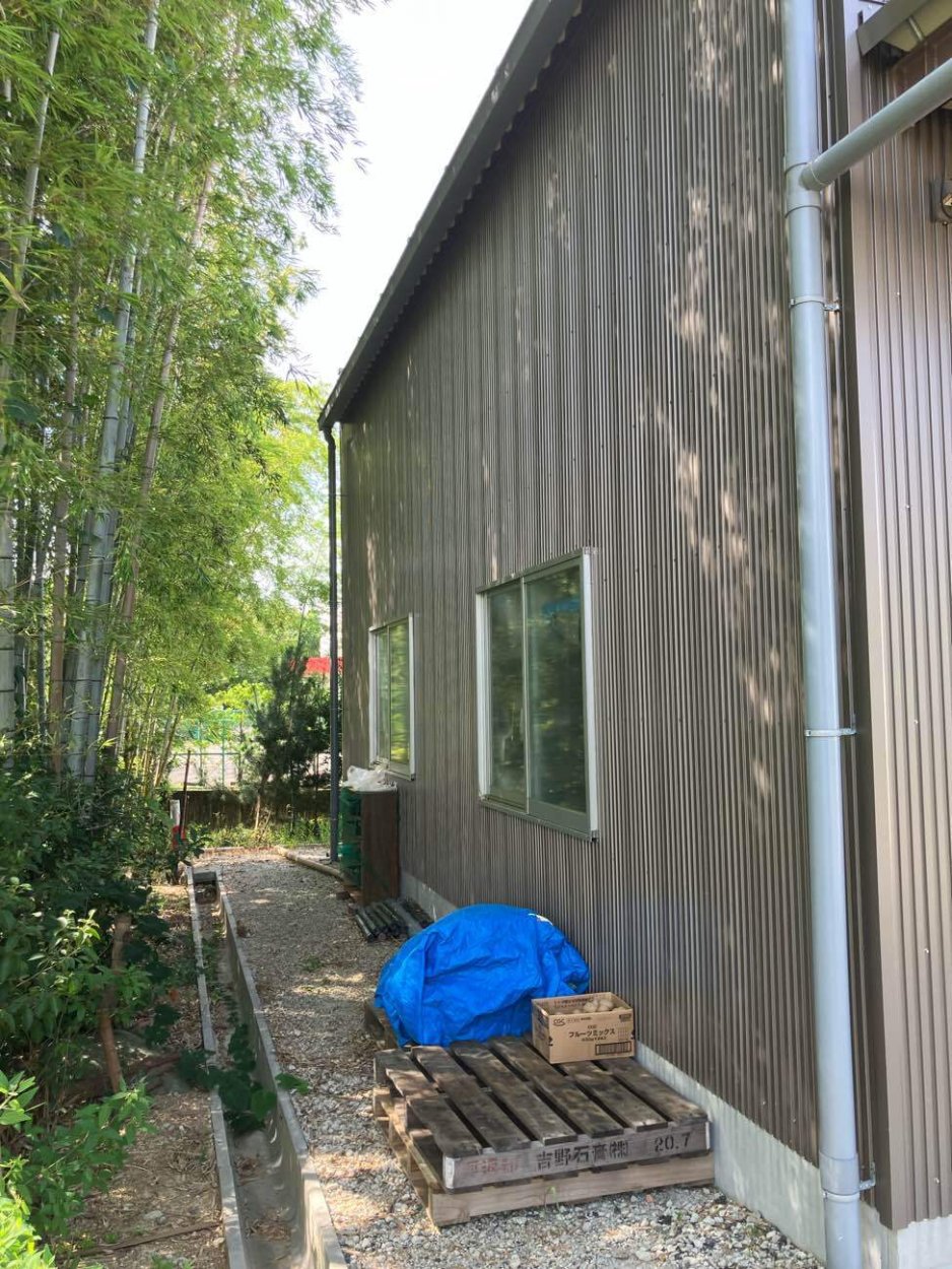 倉庫横のスペースにテラス屋根を付けたいです