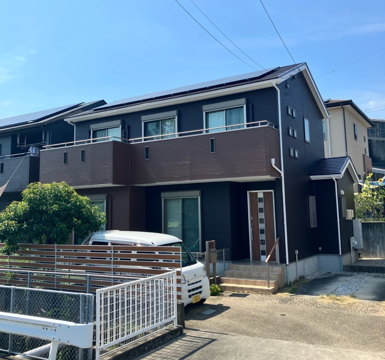 色違いのブラウンを2色使用して外壁を塗り替えしました！