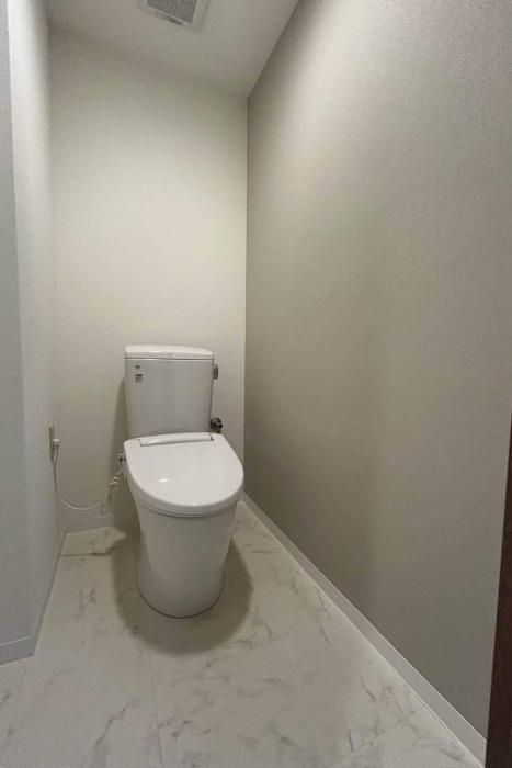 トイレ改装工事/暖房便座/豊田市トイレリフォーム/アクセントクロス/トイレ壁紙アクセント