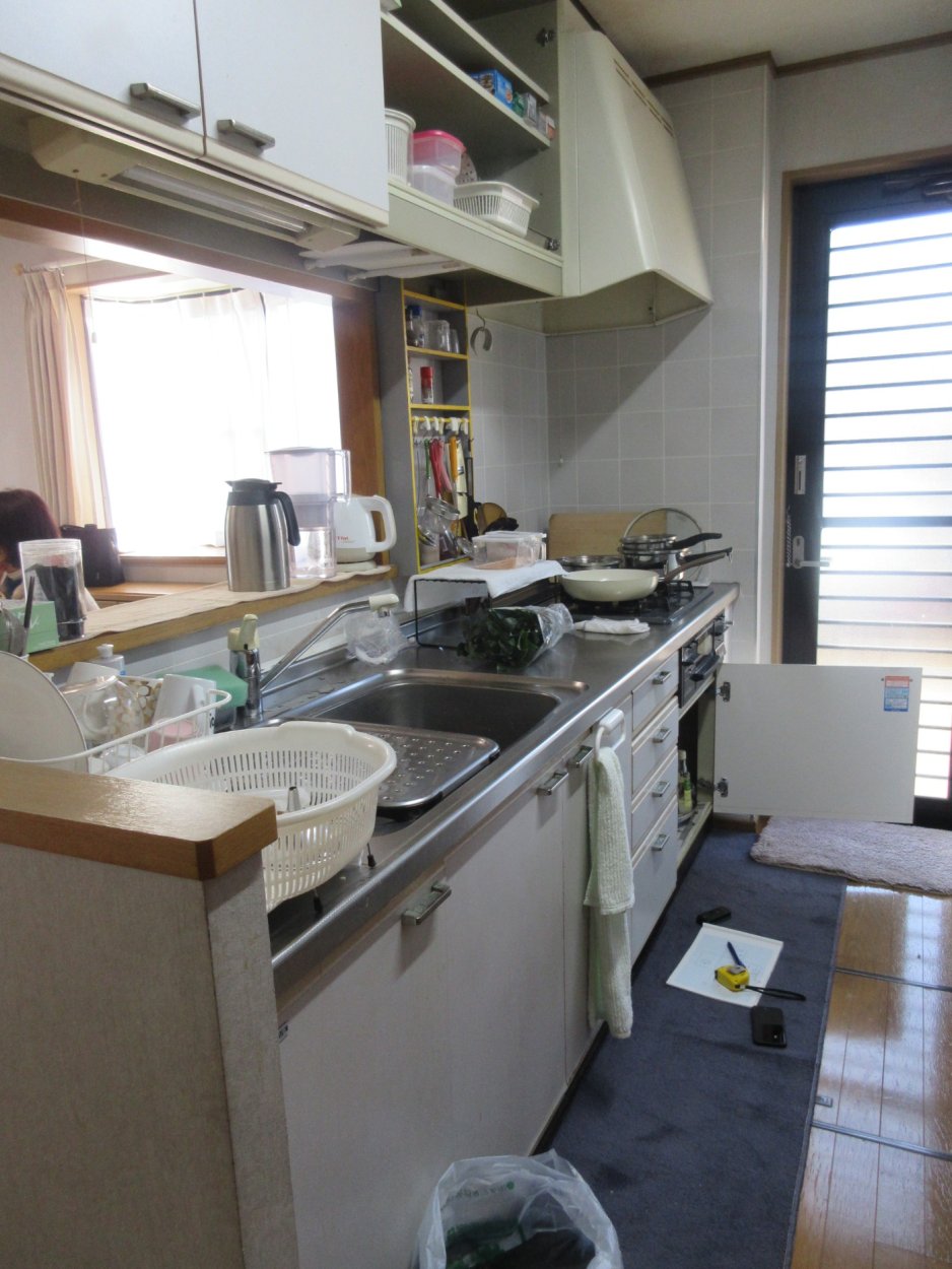 キッチンをスライド収納に、吊戸なしでスッキリしたいです！