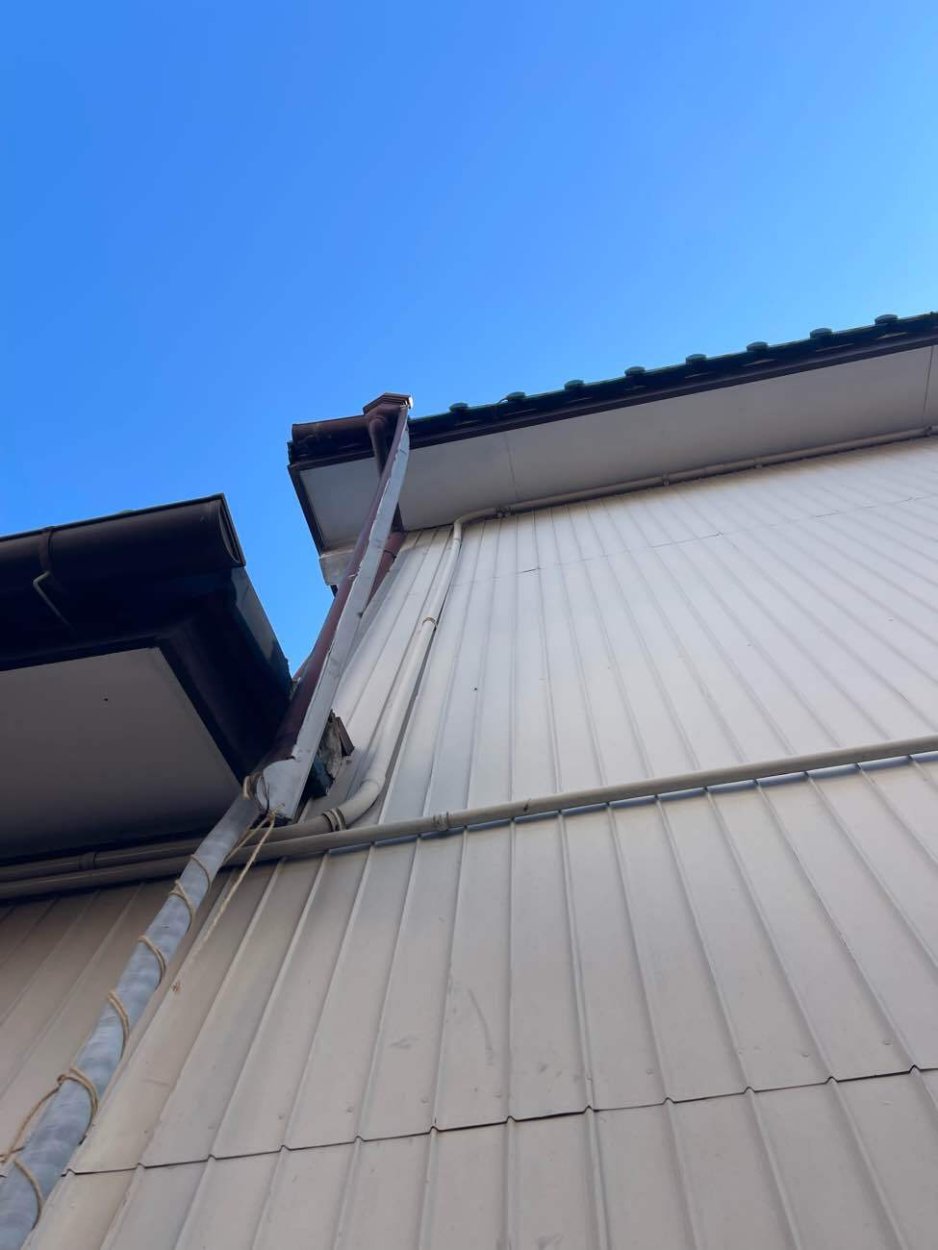 樋がブラブラして飛ばないか心配です