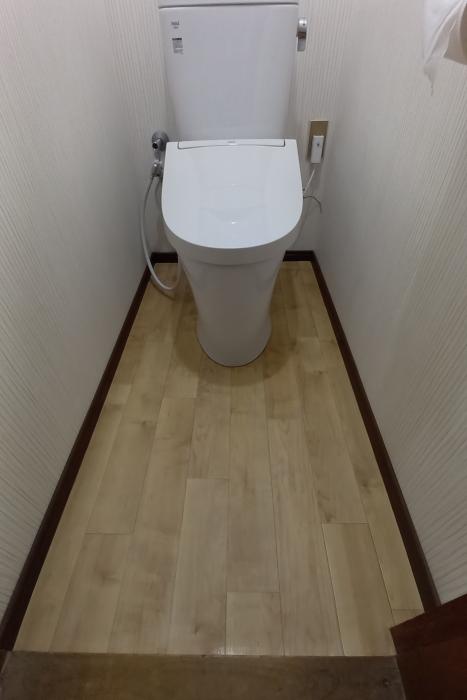 トイレ取替工事及び内装張替工事