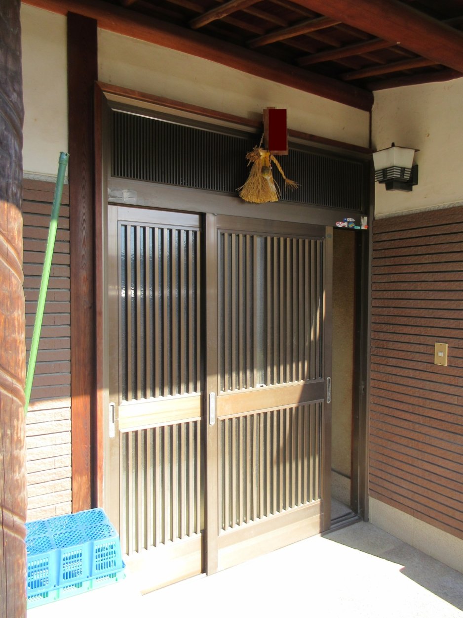 玄関のカギが壊れてしまって…