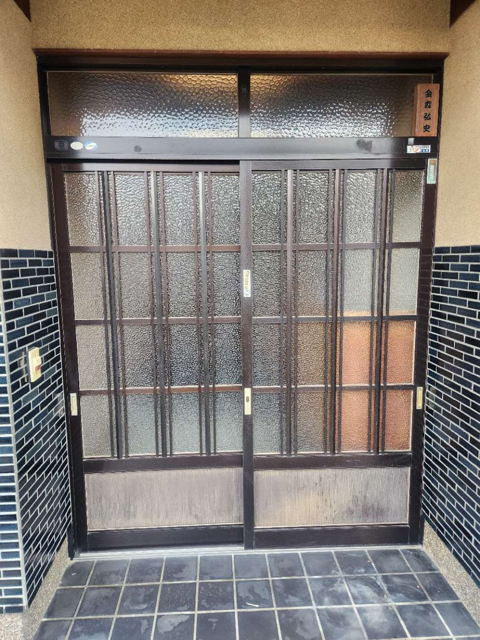 玄関も古くなってきているので交換して欲しいな