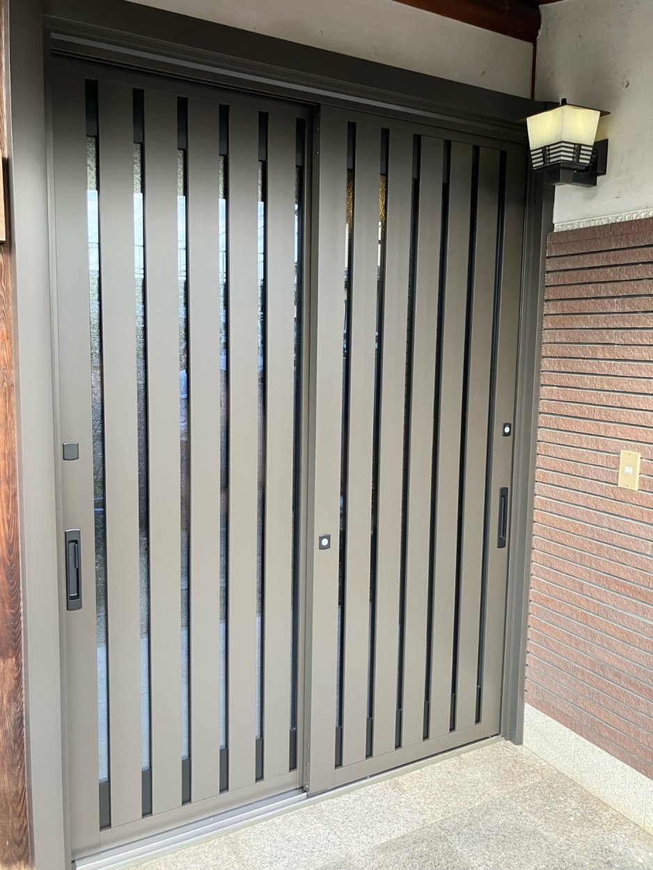 玄関引戸をカバー工法で入れ替えました!