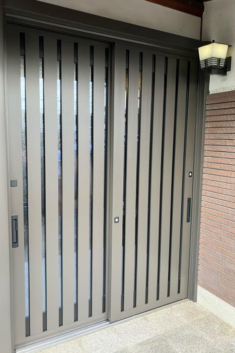 玄関引戸をカバー工法で入れ替えました！
