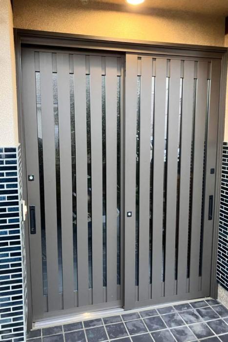 和風の玄関をカバー工法で工事しました。