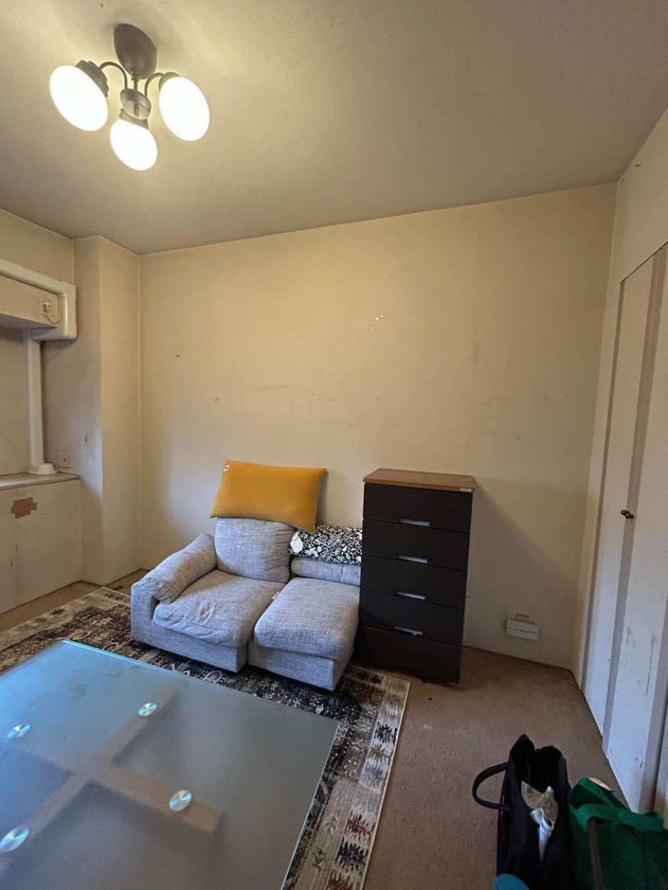 壁紙を貼り替えて雰囲気を変えたいわ・・・