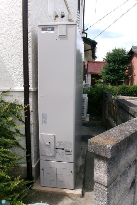 薄型エコキュートの取り替え工事を行いました！