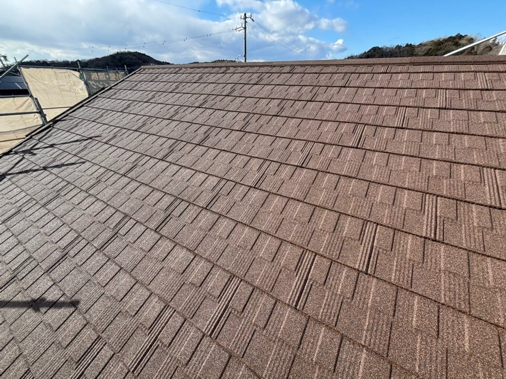 屋根はカバー工事を行い、３０年以上ノンメンテナスの屋根になりました！