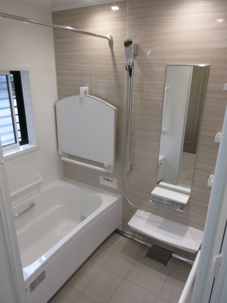 ぴったりサイズでお風呂の大きさはそのまま！暖かくてお手入れが楽なお風呂になりました！