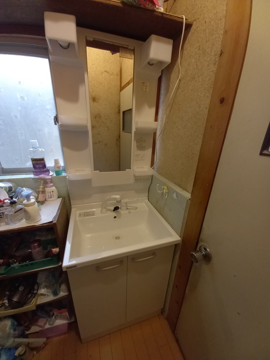 ホワイト色でスッキリ納まりました!