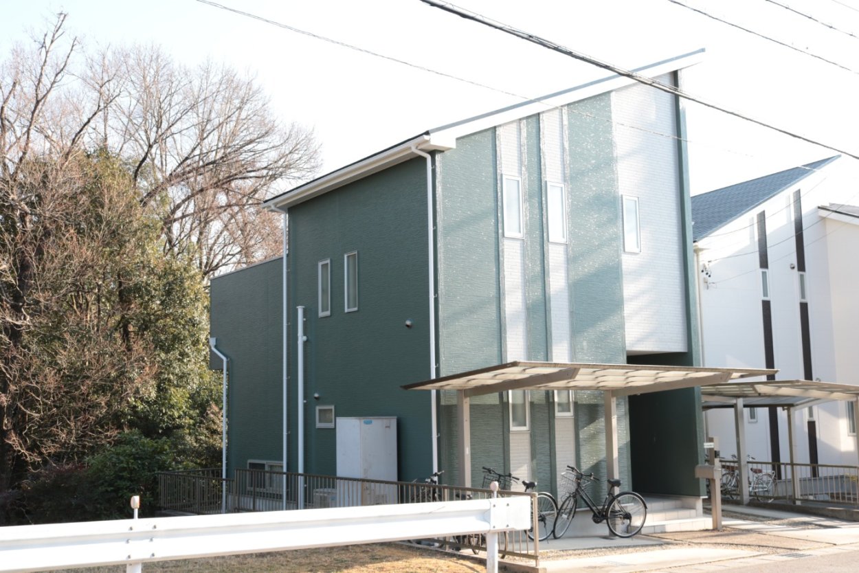 外壁はグリーンをメインカラーにして２トーンで仕上げました。