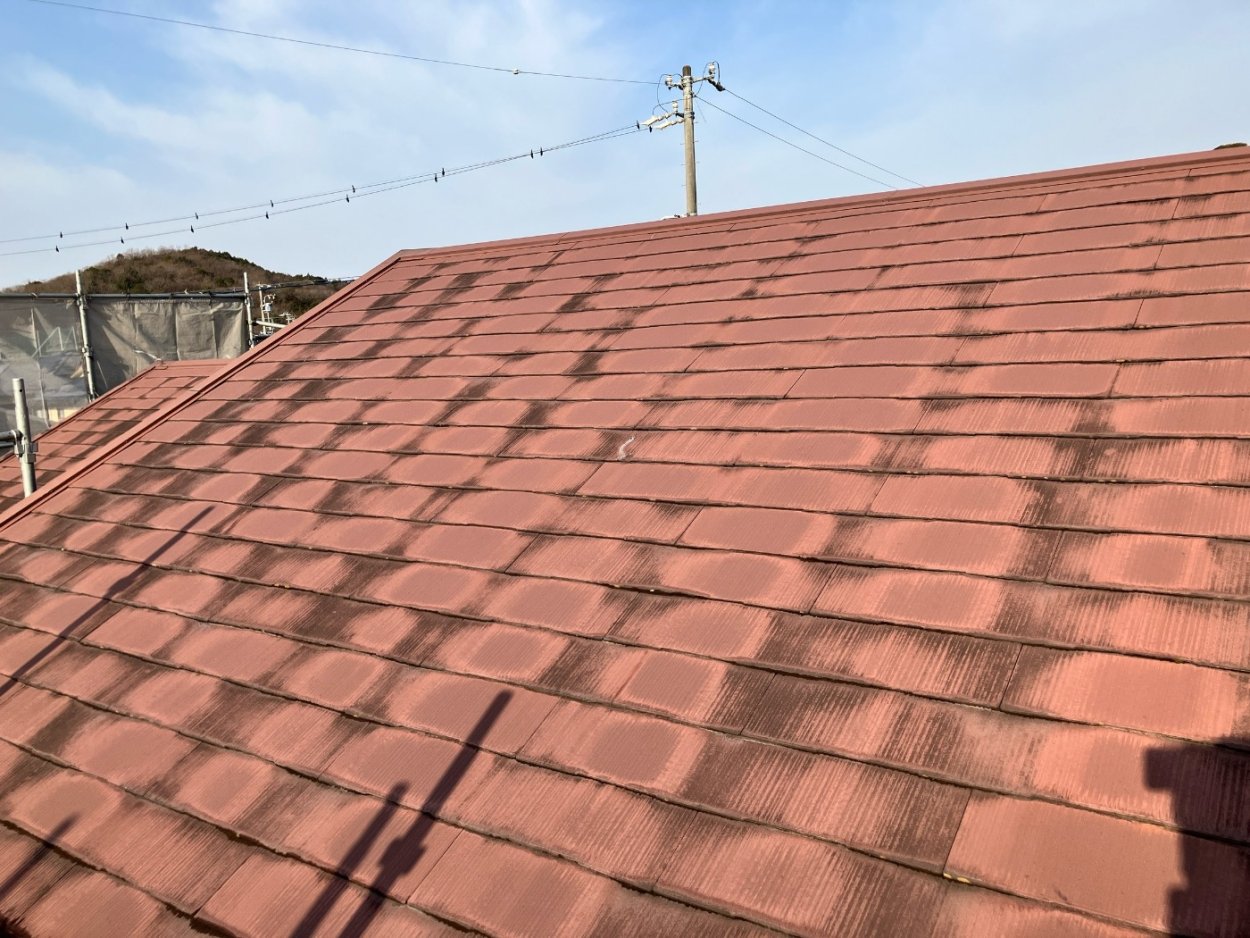 屋根がすごいカビていてみっともないんです。