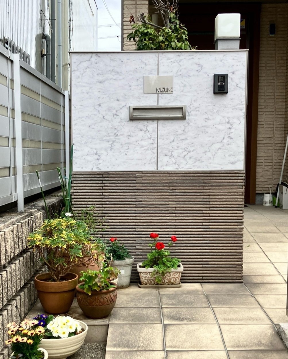 アルミ化粧パネルを貼って納め直しました。