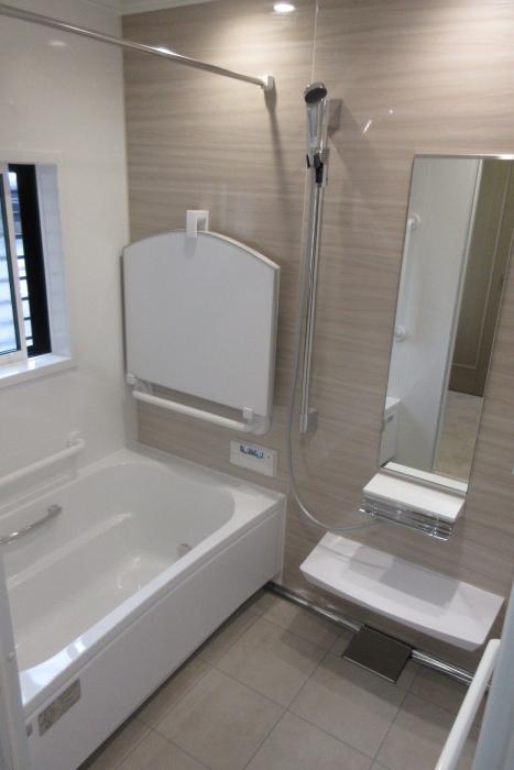 ぴったりサイズでお風呂の大きさはそのまま！暖かくてお手入れが楽なお風呂になりました！