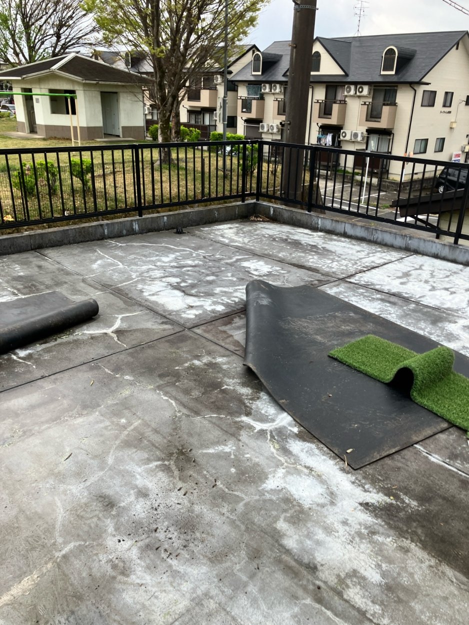 駐車場から雨漏りをしていて