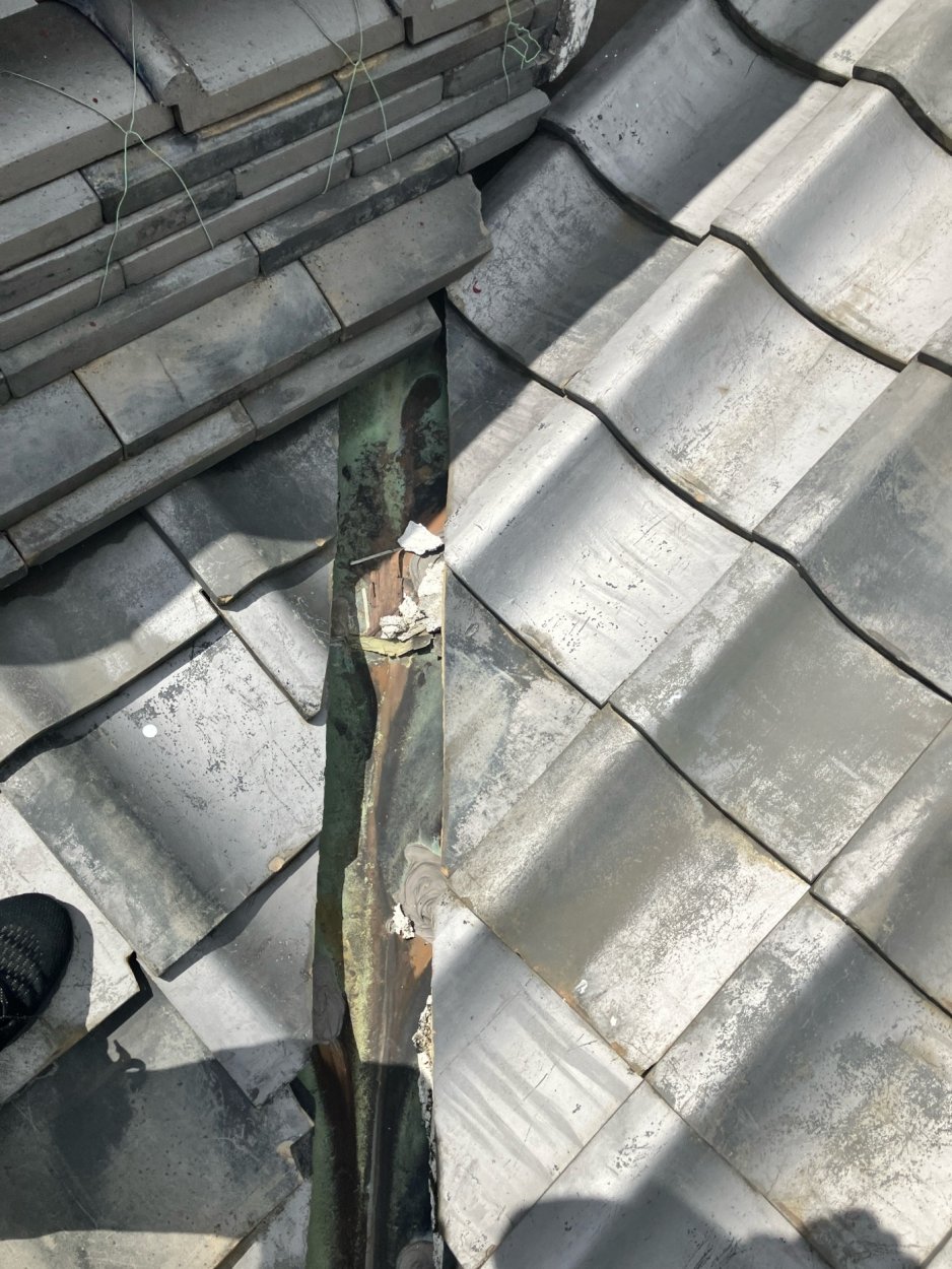 雨が降ると雨漏りをしているんです。