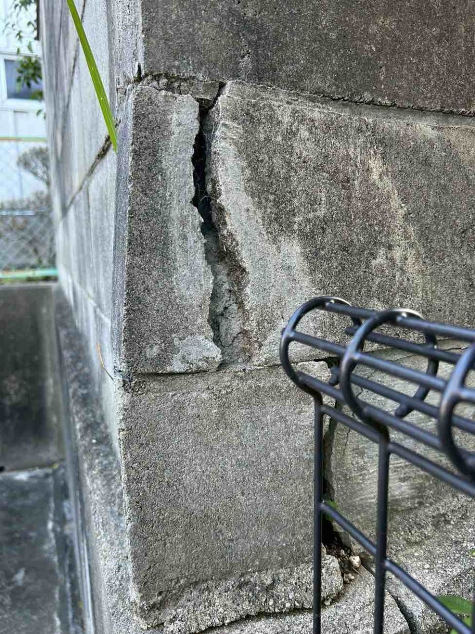 ブロックがひび割れていて大丈夫かしら