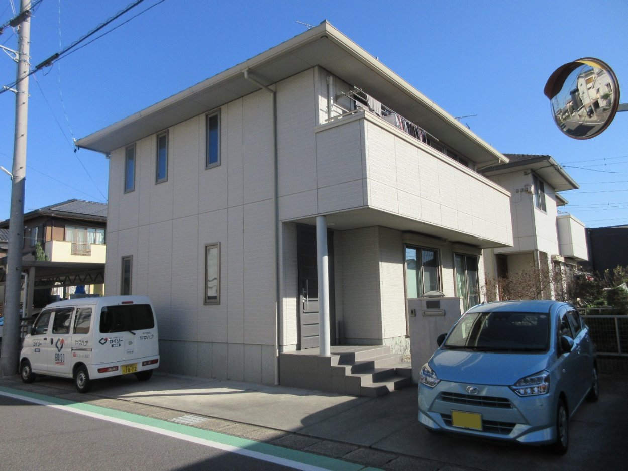 ハウスメーカーからもそろそろ塗り替えを勧められました。