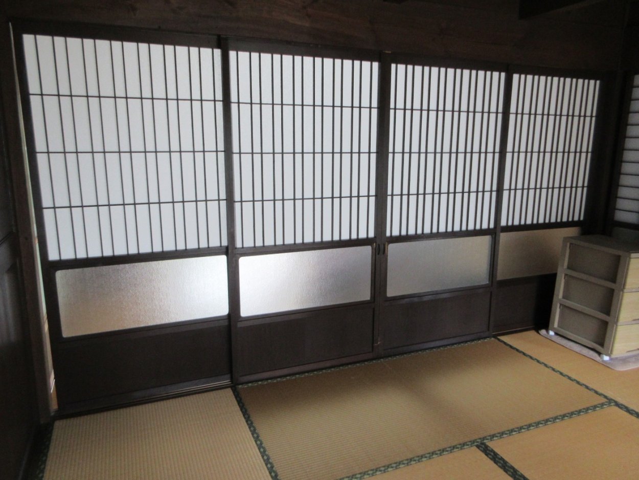 襖・障子の貼り替えでお部屋の雰囲気が変わります!