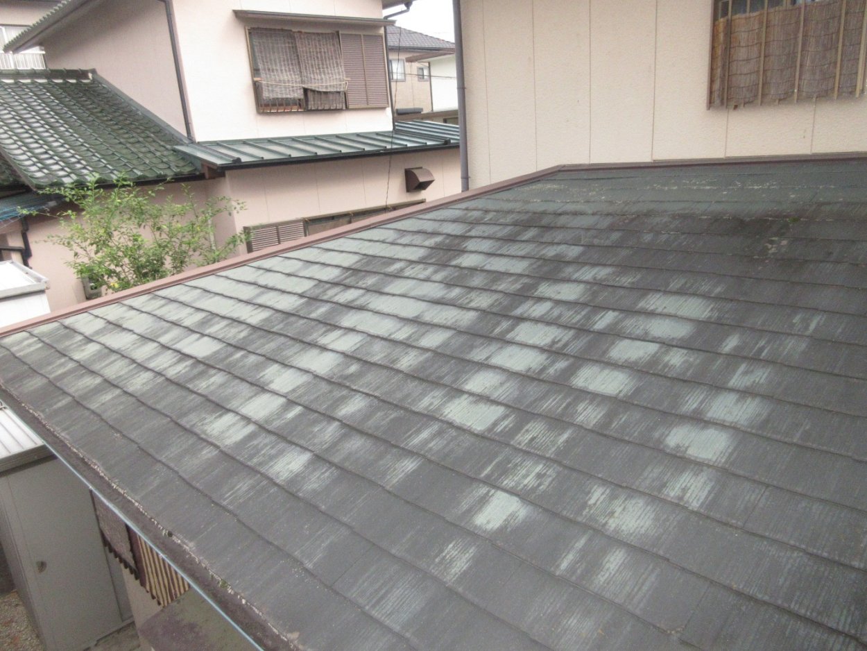 屋根がすごい汚れてきていて