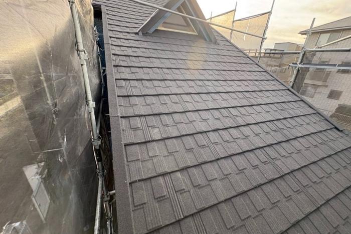 豊田市で雨漏り！どこから！？カラーベスト屋根のカバー工事！