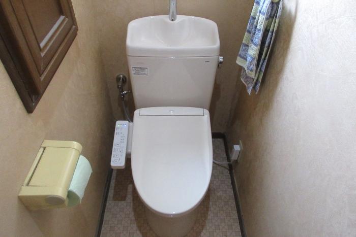 袖のリモコンはスッキリと！トイレ本体のみ取り替えしました！
